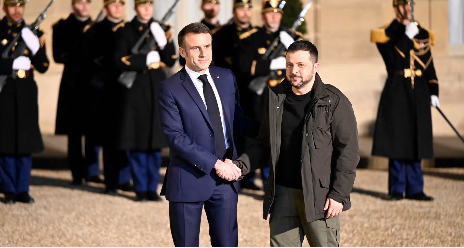 France: Macron veut défier Poutine et Trump